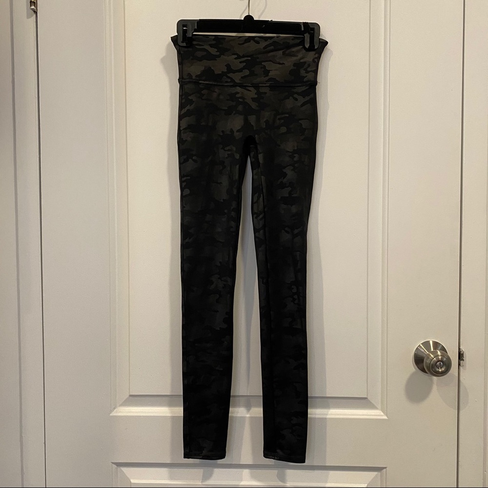 Spanx Faux Leather Camo Leggings - Picture 5 of 6